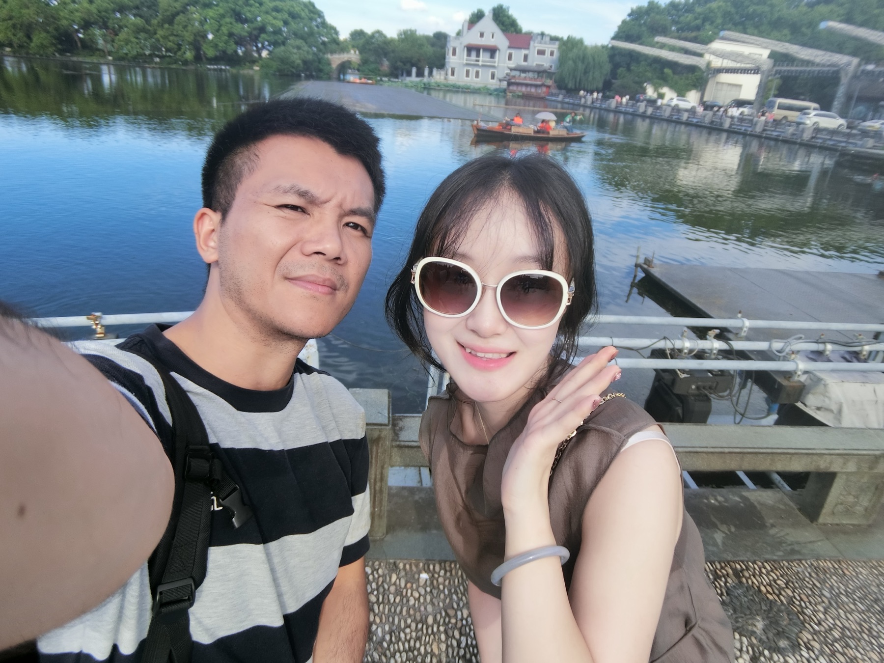两个人在普通日子里的合影